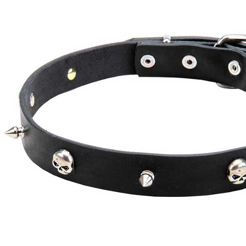 Leather dog collar with handset decorations